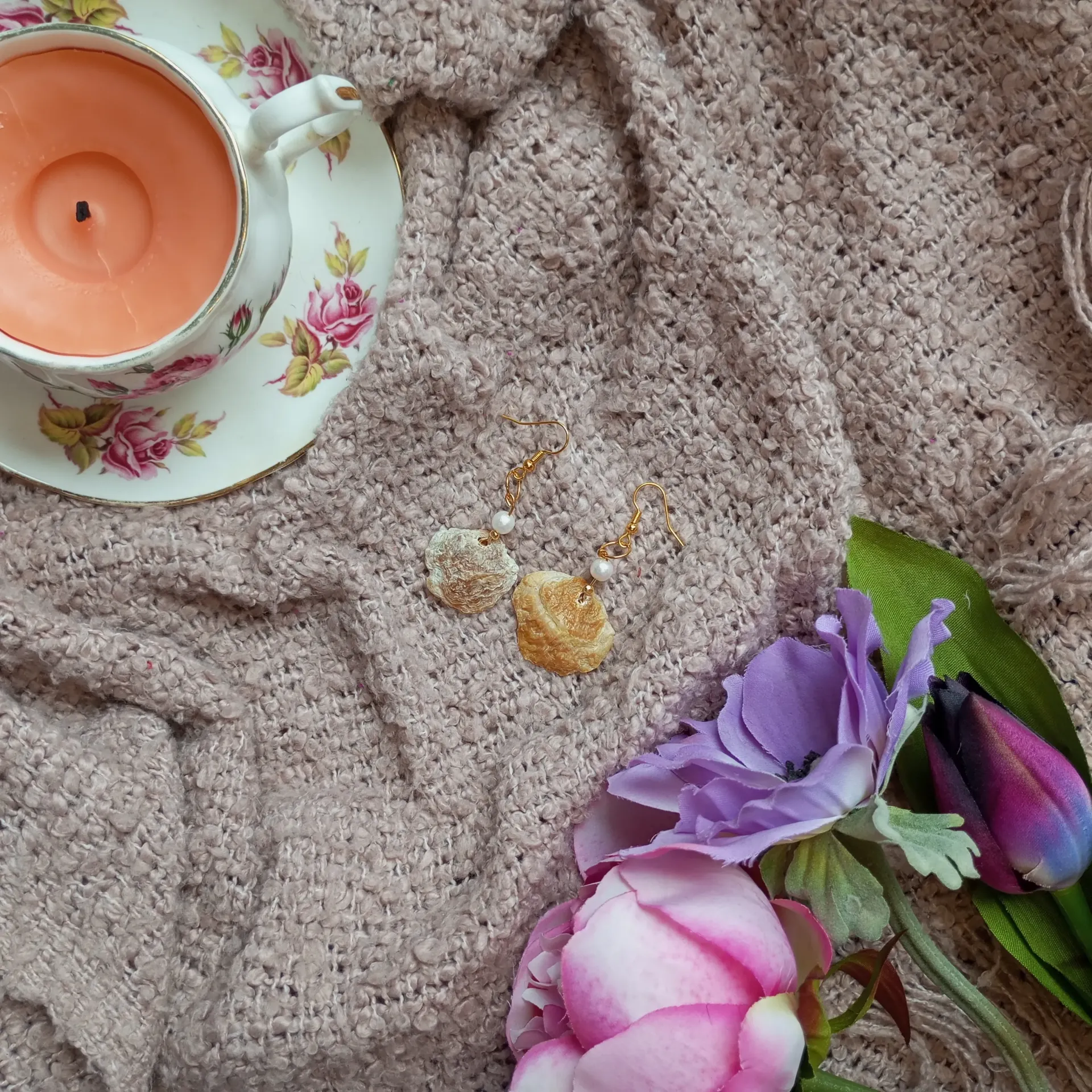 goudkleurige schelpen parels