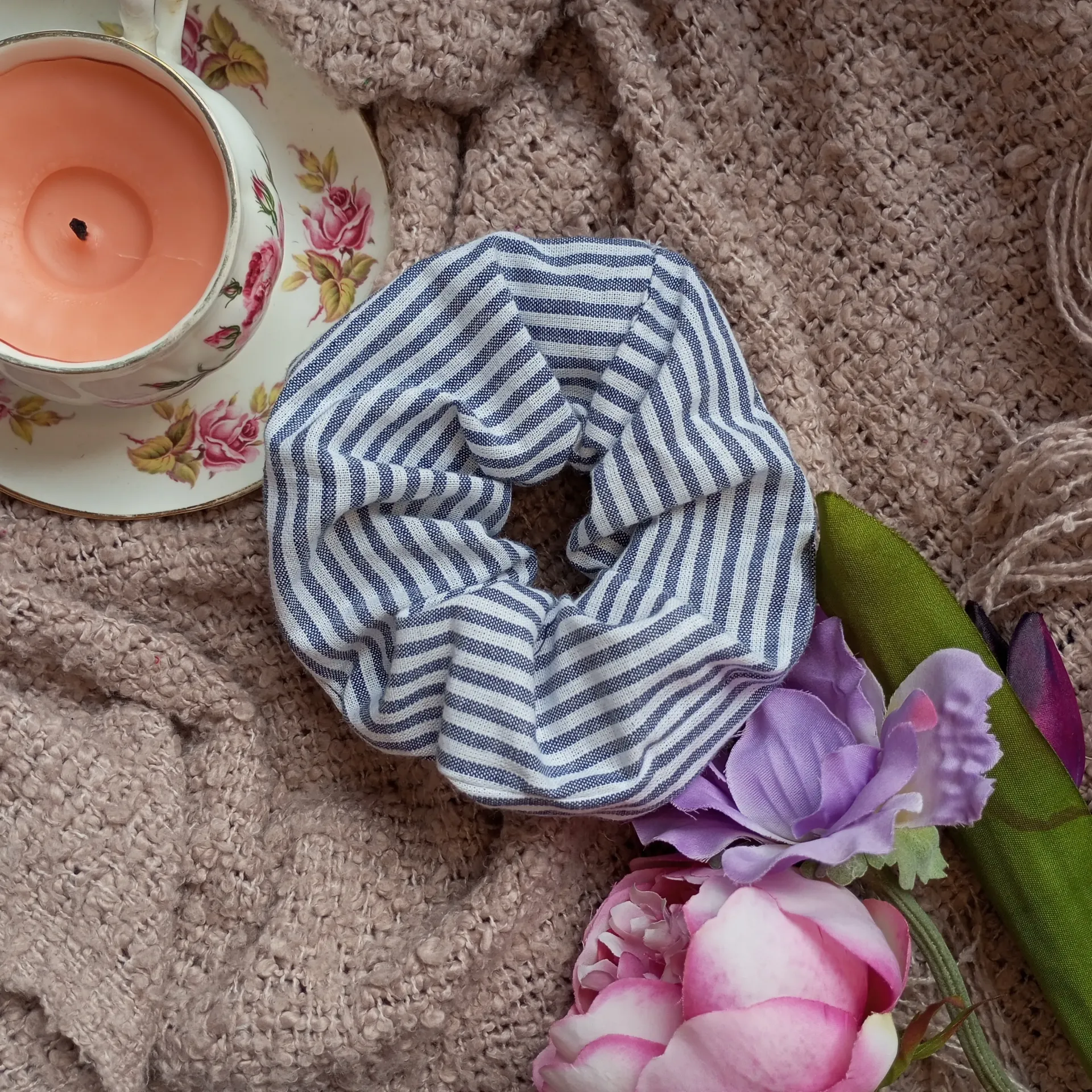 zomers blauwe scrunchie